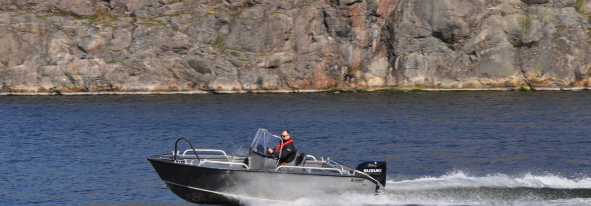 Hyra-en-motorbåt-stockholm-2