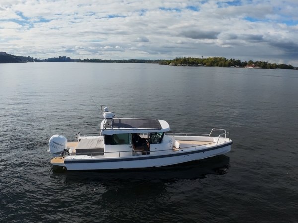 Axopar 28 AC - Huvudbild (Marinmäklarna, Nacka Strand)