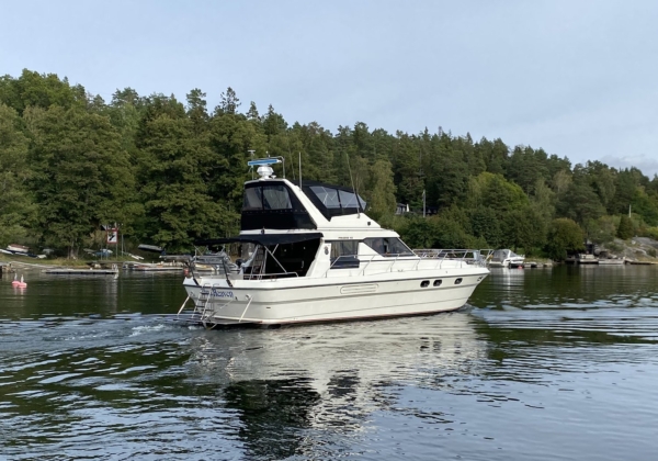 Princess 45 Flybridge - Huvudbild (Marinmäklarna, Nacka Strand)